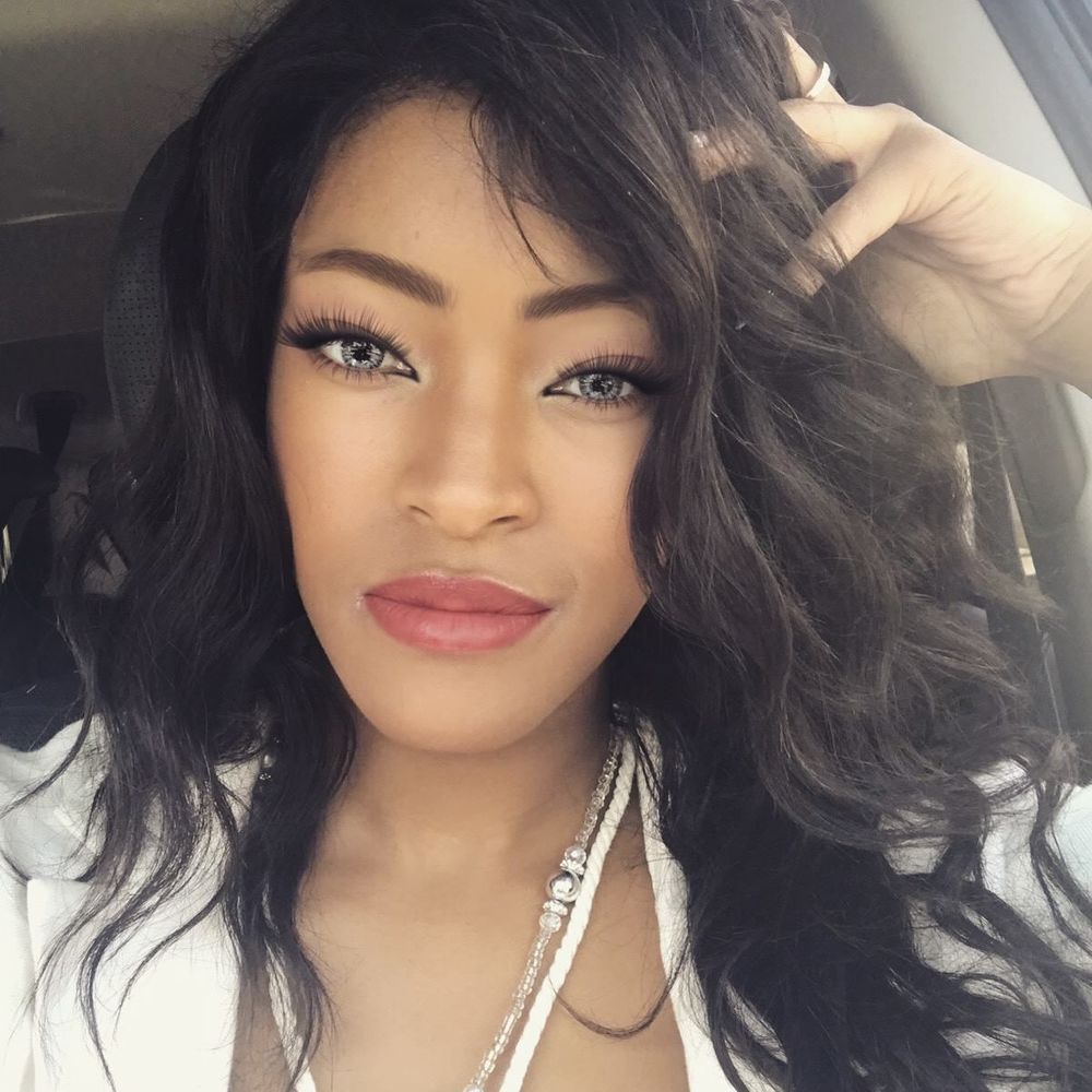 Meet your Posher, Latia